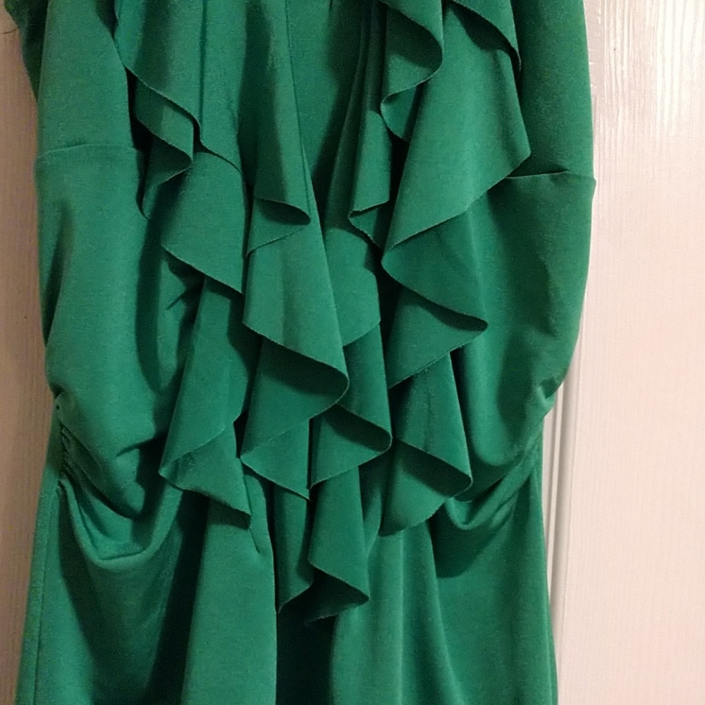 Body Central silky flowing sleeveless top - Picture 3 of 6